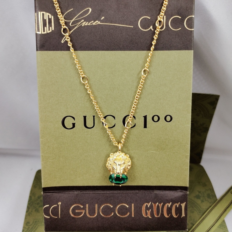 G*u*i necklaces